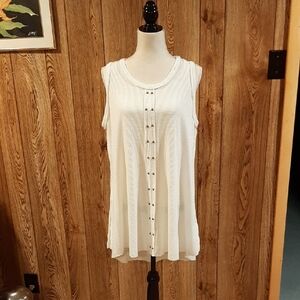 🥀NWT White Studded High-Low Hemmed Tank (M)🥀